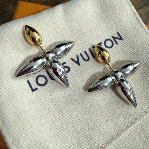 ❌SOLD❌ LOUIS VUITTON Louisette Two Tone Earrings - Picture 2 of 5
